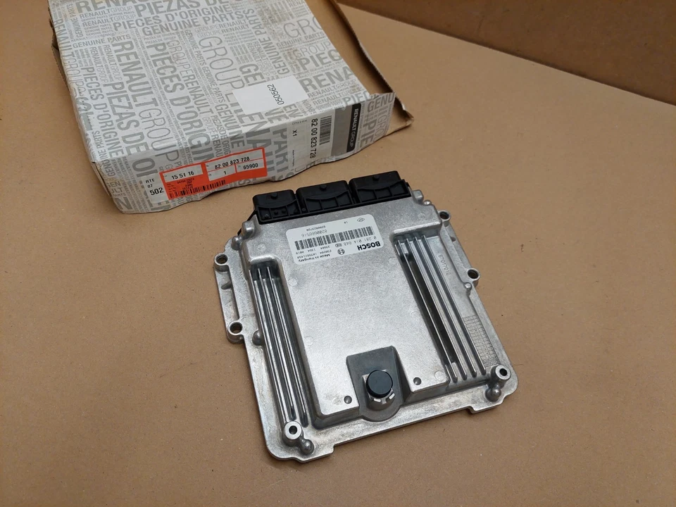 Renault Trafic Engine Control Module Unit ECU 8200823728 2.0 DCI 06-14 Genuine - Image 2 of 4