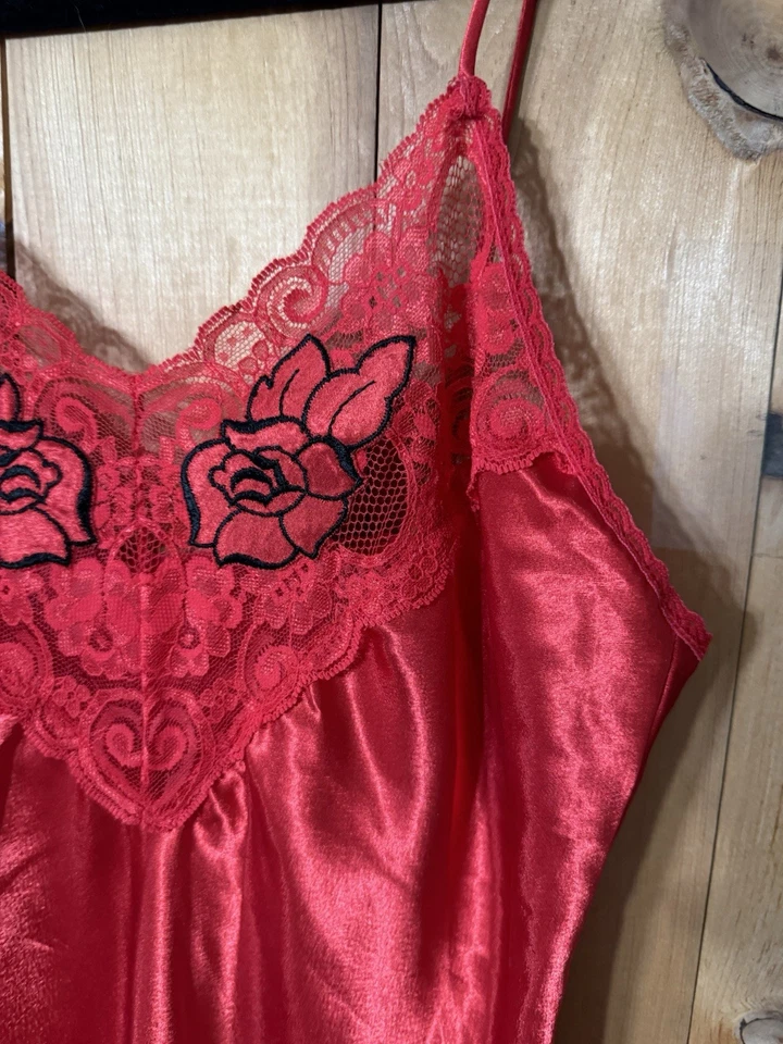 Vestido sin cordones lencería vintage Avon Fashions ribete de encaje cuello en V elegante rojo talla XXS Foto 2 de 4