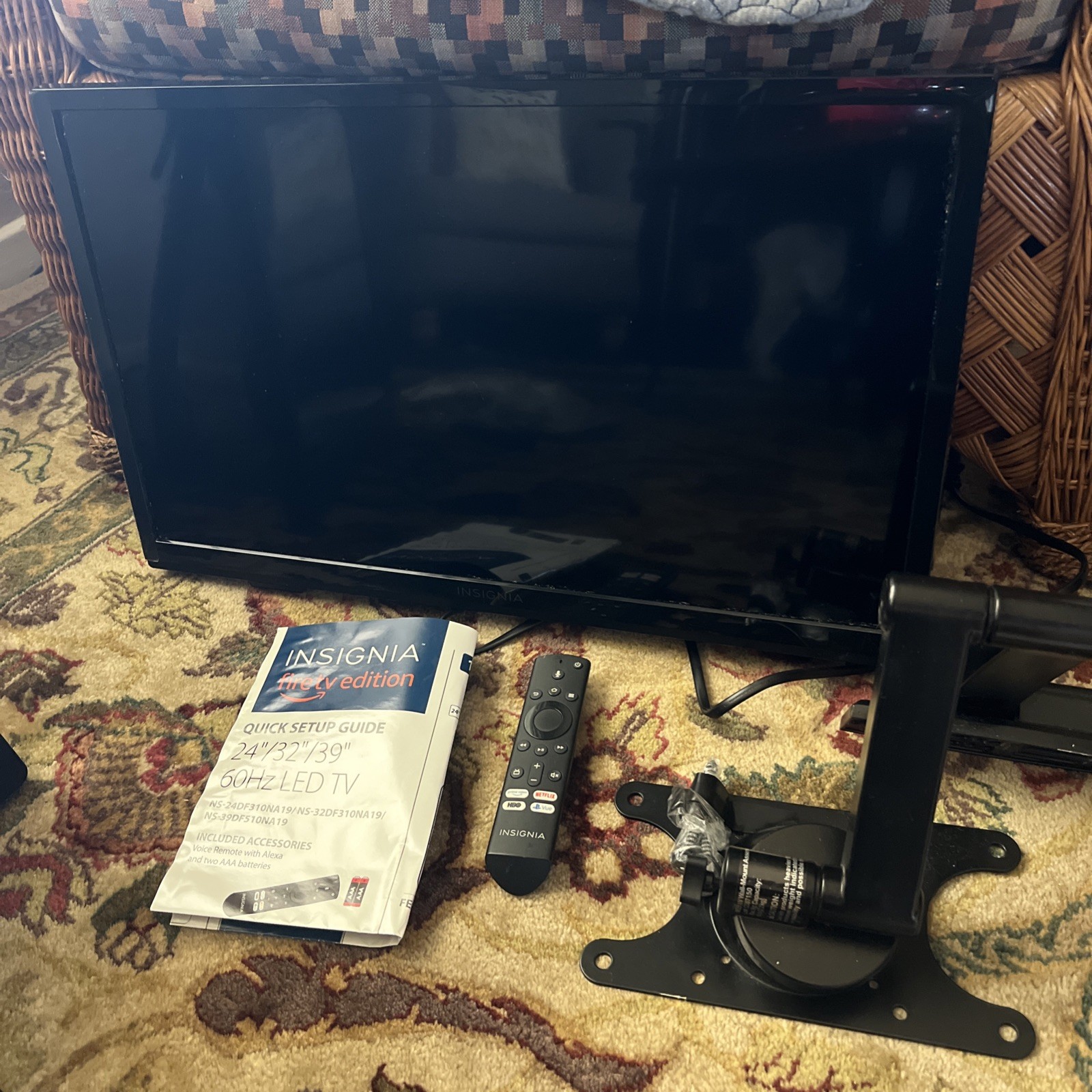 Insignia 24 inch 720p HD LED FIRE TV (NS-24DF310NA19 Wall Mount And Remote