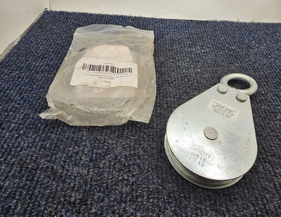 5RRV9  2-1/2 Pulley Block 685lb Working Load Limit Swivel Eye Wire Rope Steel