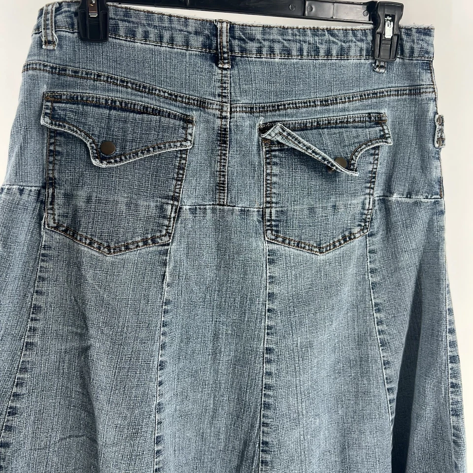 Falda vaquera larga acampanada de mezclilla Baccini para dama talla 14 descolorida y usada muy querida Foto 3 de 4