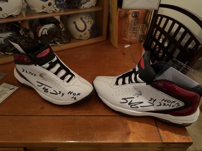 shaquille o neal signed shoes Both Signed With Inscriptions  JSA HOF 3xMVP SZ 8!
