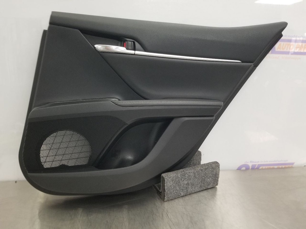 19 2019 TOYOTA CAMRY XSE REAR DOOR TRIM PANEL BLACK LEATHER RIGHT