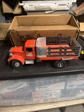 Smith Miller M.I.C. Of California No.532 Lift-O-Matic Truck