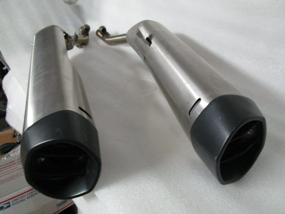 BMW K1600GT 2017 silenciadores OEM Foto 4 de 4