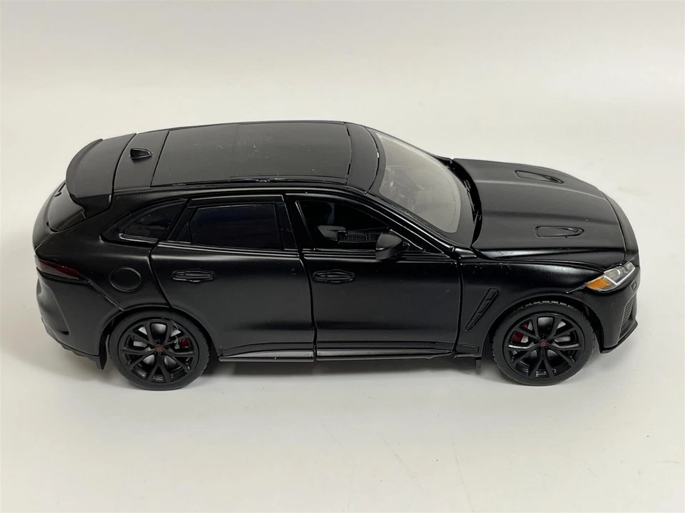 Jaguar F Pace Black LHD Light and Sound 1:32 Scale Tayumo 32110018 - Image 4 of 4