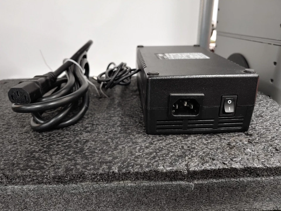 Fuente de alimentación CISCO Systems GPSASU-483P1Q-IE7PQ PW-150A-1Y-480E Foto 4 de 4