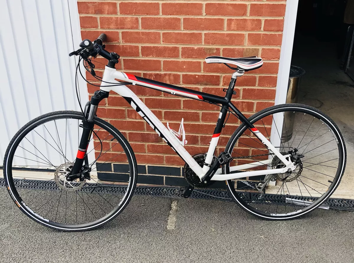 Trek 8.3 DS Hybrid Mountain Bike In Excellent Condition