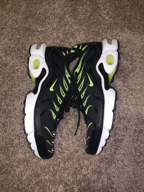 nike air max invigor size 7