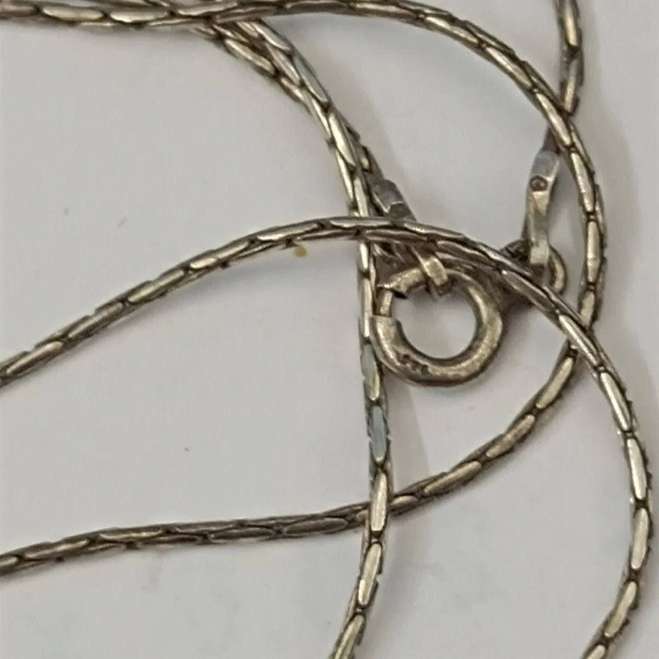 Collar Chai de Plata para Hombre Minimalista Modernista Verde Abstracto Vida Hebreo Regalo Foto 4 de 4