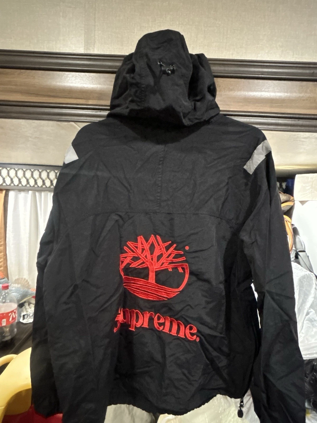 Chaqueta Anorak Supreme Timberland 2021 Ss21 Con Bordado Grande En La Expalda - product detail image 4