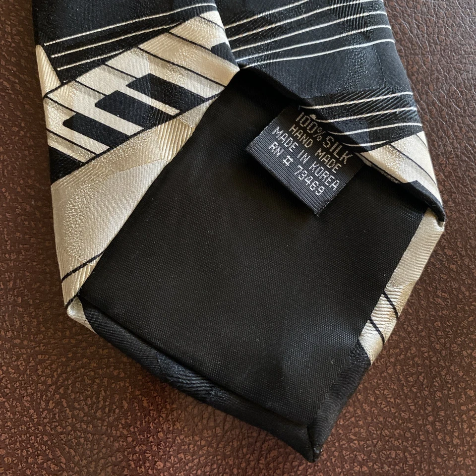 Bugs Bunny Vintage Looney Tunes Mania tie 100% silk, music theme, piano, notes - Image 3 of 4