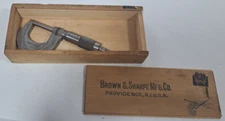 Vtg Brown & Sharpe Mfg Co Precision Micrometer-Machinist Tool w Wood Box