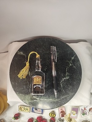 2002 Jack Daniels Whiskey ''1913 Gold Medal'' Full Lead Crystal Christmas Ornament