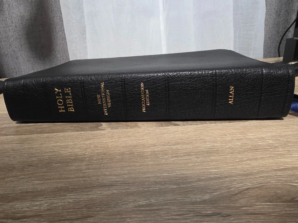 Holy Bible New international Version Proclamation Edition RL Alan - Image 2 of 4