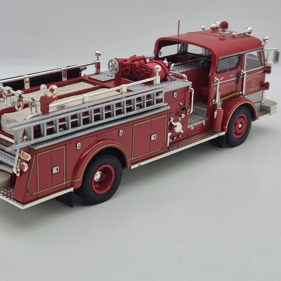 Signature Models 1960 Mack C Fire Pumper 1:50 Scale Model Truck - Image 4 of 4
