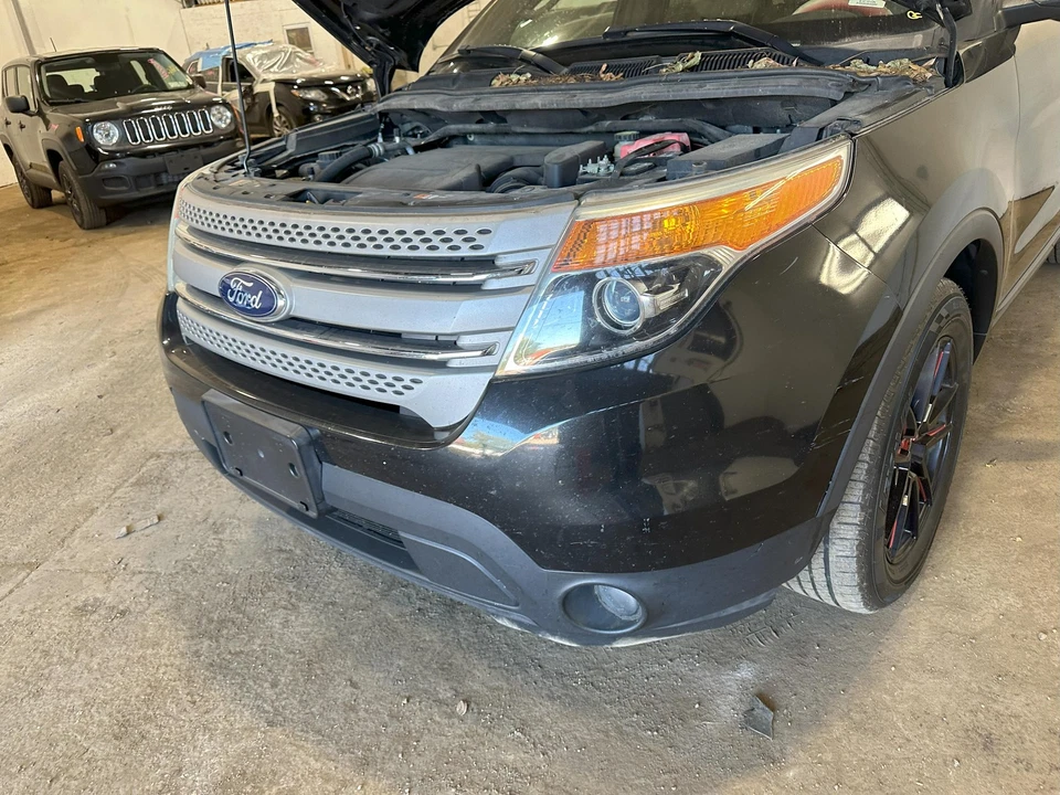 Used Front Bumper Assembly Front fits: 2014 Ford Explorer Base w/o police packag Foto 3 de 4