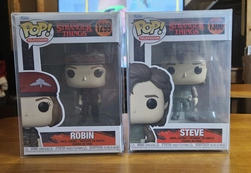 Funko Pop! Stranger Things #1299 HUNTER ROBIN & #1300 HUNTER STEVE Vaulted Set