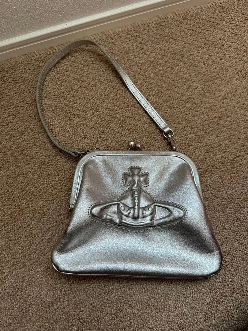 Vivienne Westwood Metallic Silver Chain Shoulder Bag Vivienne Westwood shoulder bag cylinder type main image 2