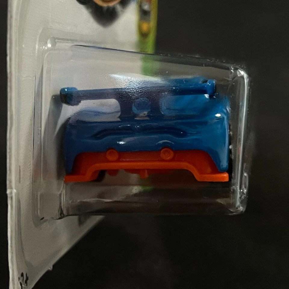 2017 Hot Wheels #252 HW Exotics 10/10 RENAULT SPORT R.S. 01 BLUE w/Trap5 Spoke - Image 4 of 4