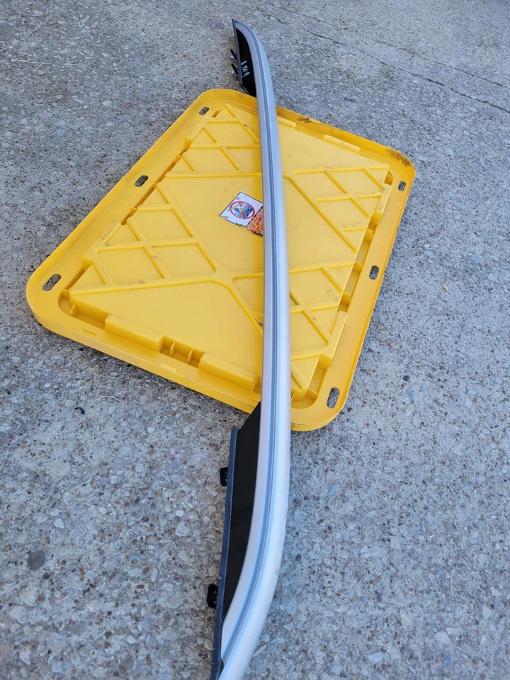 Рельсы на крышу для правостороннего пассажира Mini Cooper Countryman 2017–2020 годов выпуска серебристые оригинальные - Изображение 3 из 4