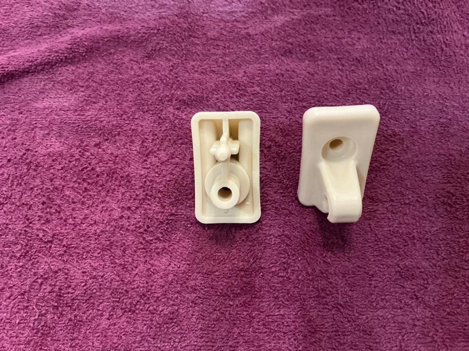 NUEVO 1986-1993 Volvo 240 Clips parasol Marfil Par Juego de 2 NUEVO SEDÁN SOLAMENTE Foto 2 de 3