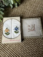 Vintage Damen Taschent&uuml;cher verpackt NEU 100% Baumwolle Blumen bestickt 2er Set