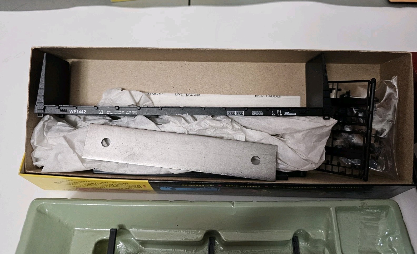 HO Flat Cars Atlas GSC Pulpwood ACL, Roundhouse 60' Bulkhead WP, Grain Box Loaa