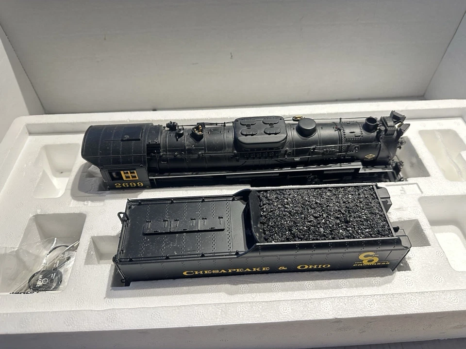 Lionel O Scale 6-38076 Chesapeake & Ohio 2-8-4 Berkshire Steam Locomotive #2699 - Image 2 of 4