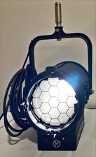 Mole Richardson 8851 8" Fresnel 200W LED Junior 5600k Daylight