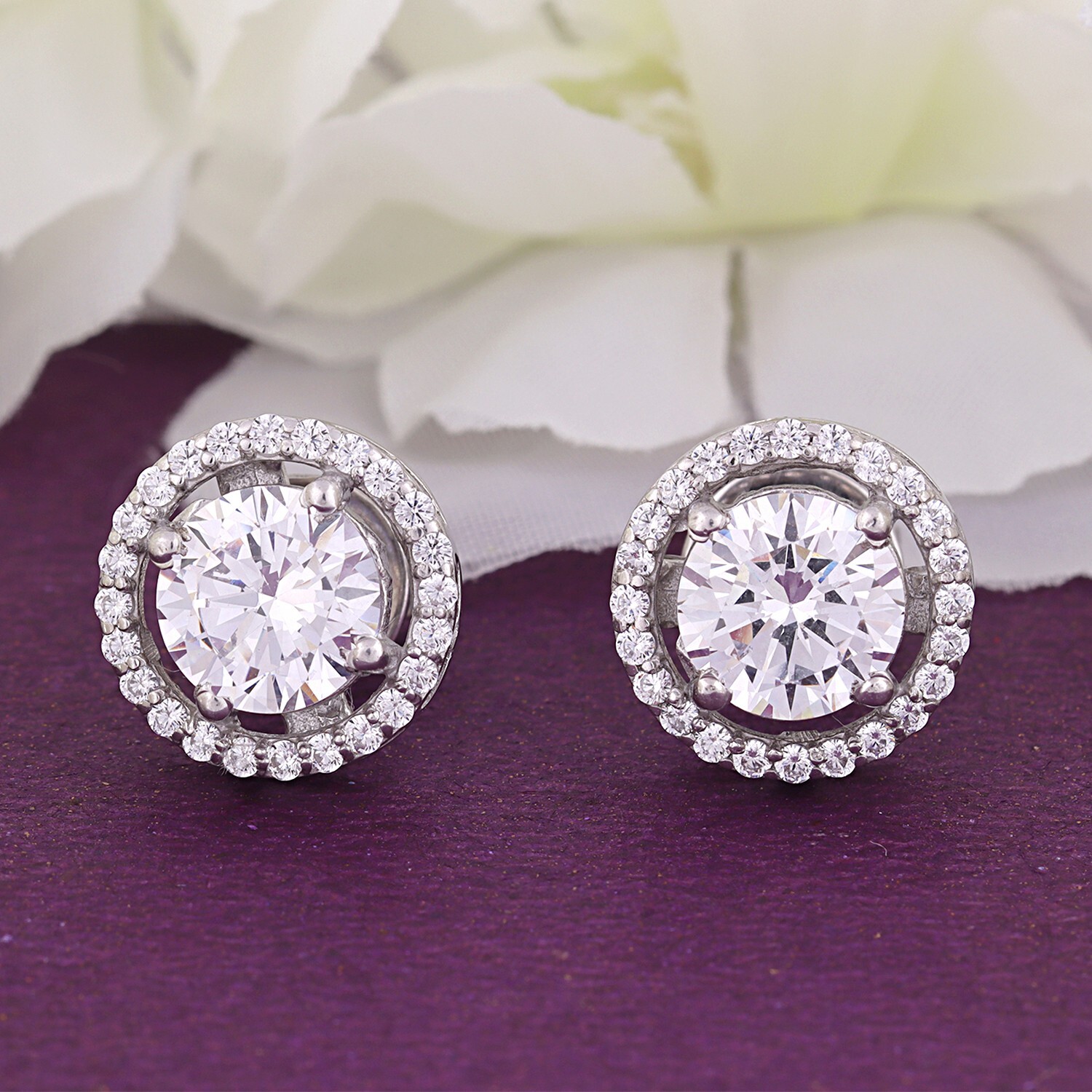 Aretes de compromiso de plata 925 con halo de diamantes simulados de corte redondo de 4 quilates para mujer