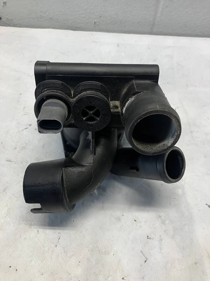 AUDI A3 QUATTRO 2005-2009 - Termostato Carcasa Cubierta 022121121E Foto 2 de 4