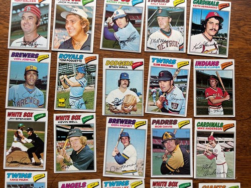 LOT 25 1977 TOPPS BASEBALL CARDS KEITH HERNANDEZ 95 ROY SMALLEY 66 BRUCE BOCHTE - Picture 3 of 7