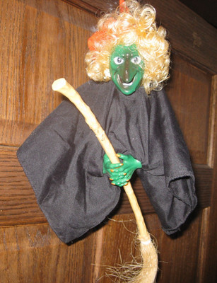 VTG Flying Witch Hanging Halloween Decoration Laughs  Wiggles Green Face w/Broom