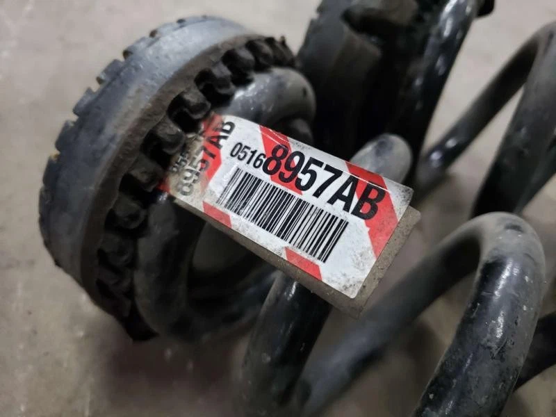 06-23 charger rear coil springs PAIR 5168888AC - Image 2 of 2