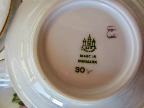 4 BING GRONDAHL B&G Small Round Butter Pats 3 ⅝" PINK DAISIES SCALED RIM - EC - Picture 6 of 8