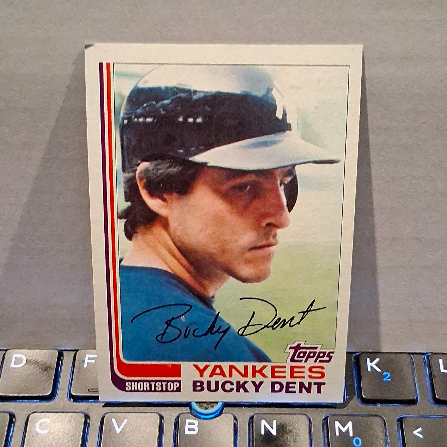 Topps 1977 Bucky Dent New York Yankees Baseball Base Set #240 Trading Card