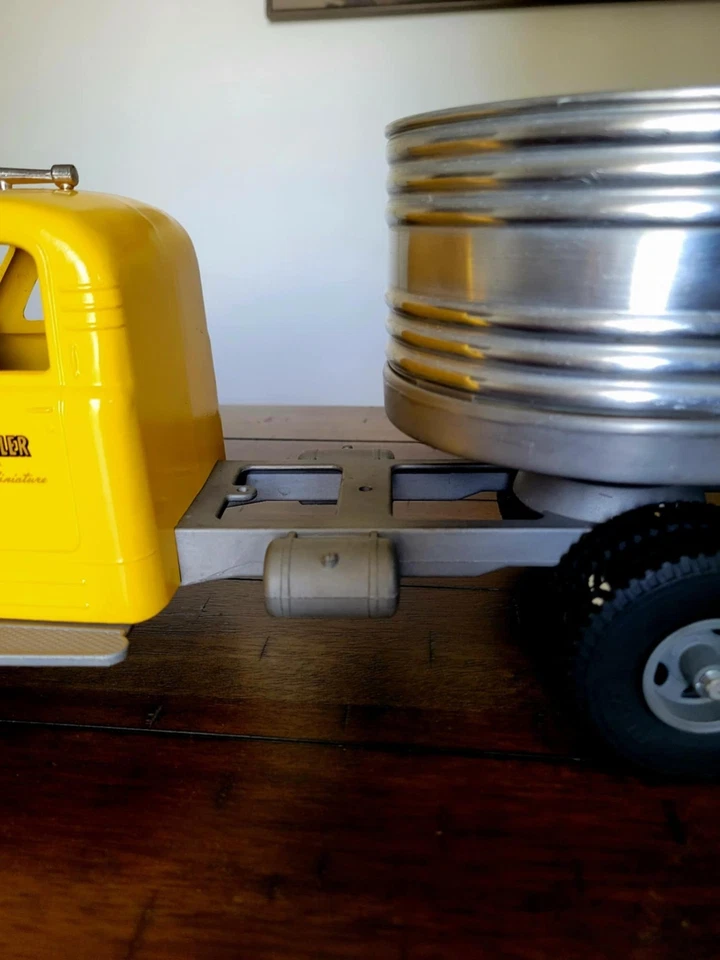 Camión transportador de granos Smith Miller B Mack Silver Streak Fruehauf de colección Foto 4 de 4