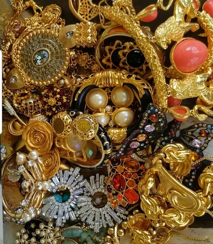 Vintage Costume Jewelry Lots Necklace, Brooches, Bracelets Wearable! Beautiful!