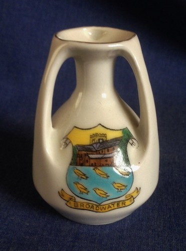 Crested China. Broadwater. Rarer crest (AKKQS)
