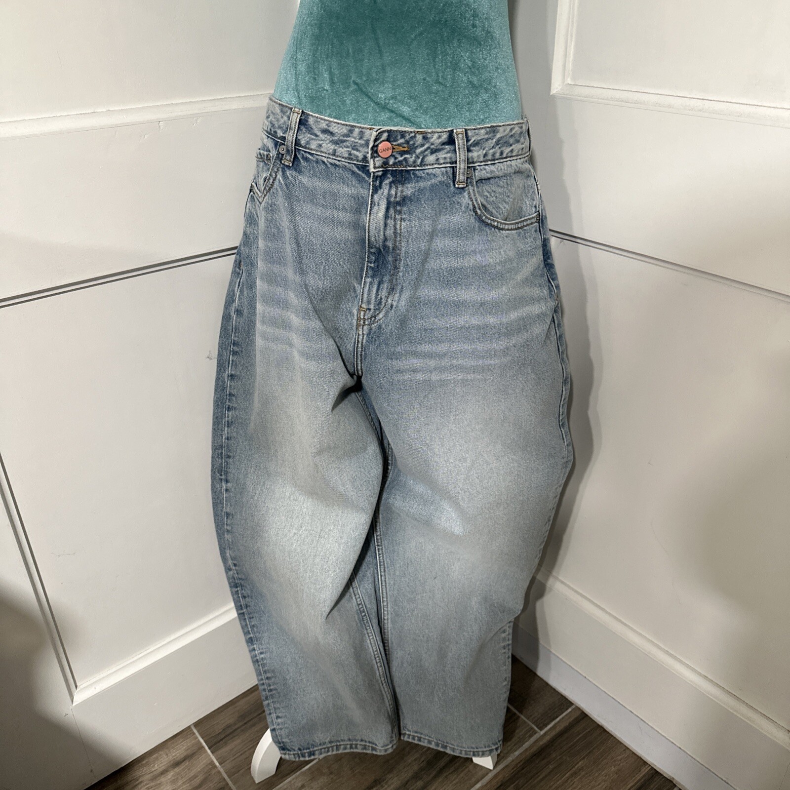 Ganni Women’s Relaxed Curved High-Rise Full-Length Blue Jeans 32/32 NWT $295 Retail