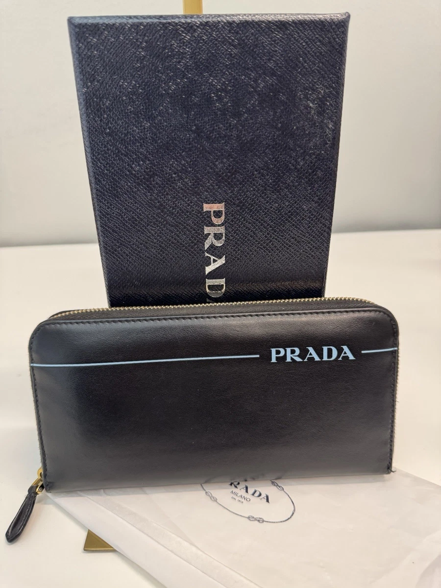 PRADA Women display picture 1
