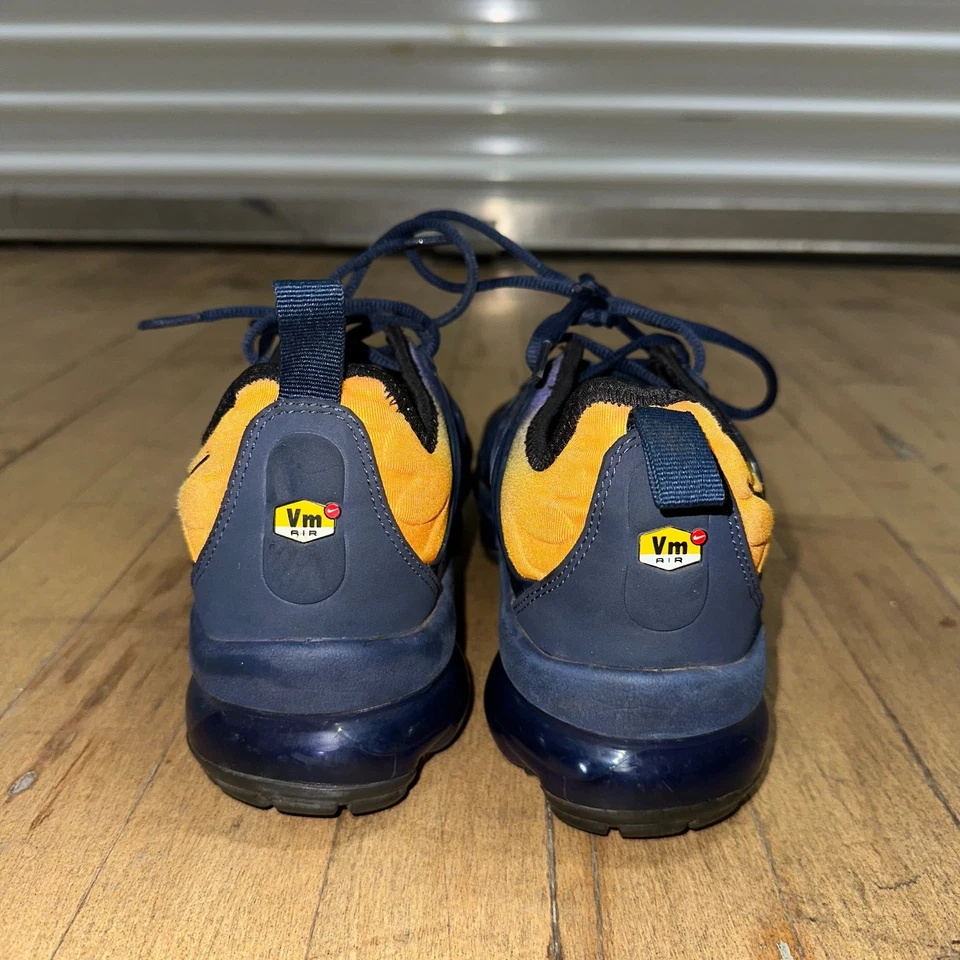 Zapatilla deportiva Nike Air VaporMax Plus para mujer talla 9 violeta cómoda parte superior baja con cordones Foto 3 de 4