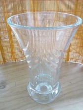 wunderschöne Glasvase unten rund oben oval