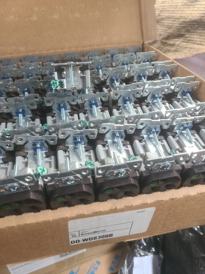 Case Of 80 Eaton Wd 8300B HOSPITAL GRADE 20A , 125V Brown RECEPTACLES - Image 2 of 2