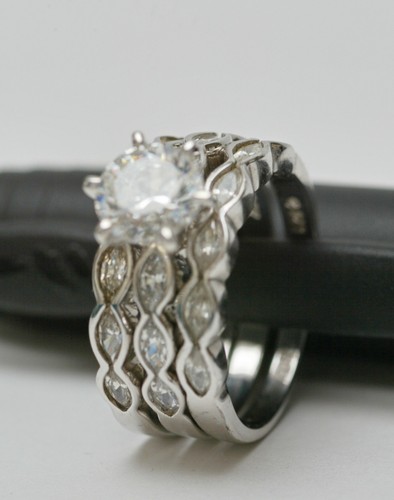 Diamonique Epiphany 1.5 Ct. Wedding Set Rings (simulated) - Picture 7 of 11