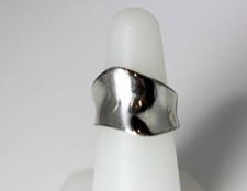 Beautiful Sterling Silver Wave Band Ring Size 6.75   7794