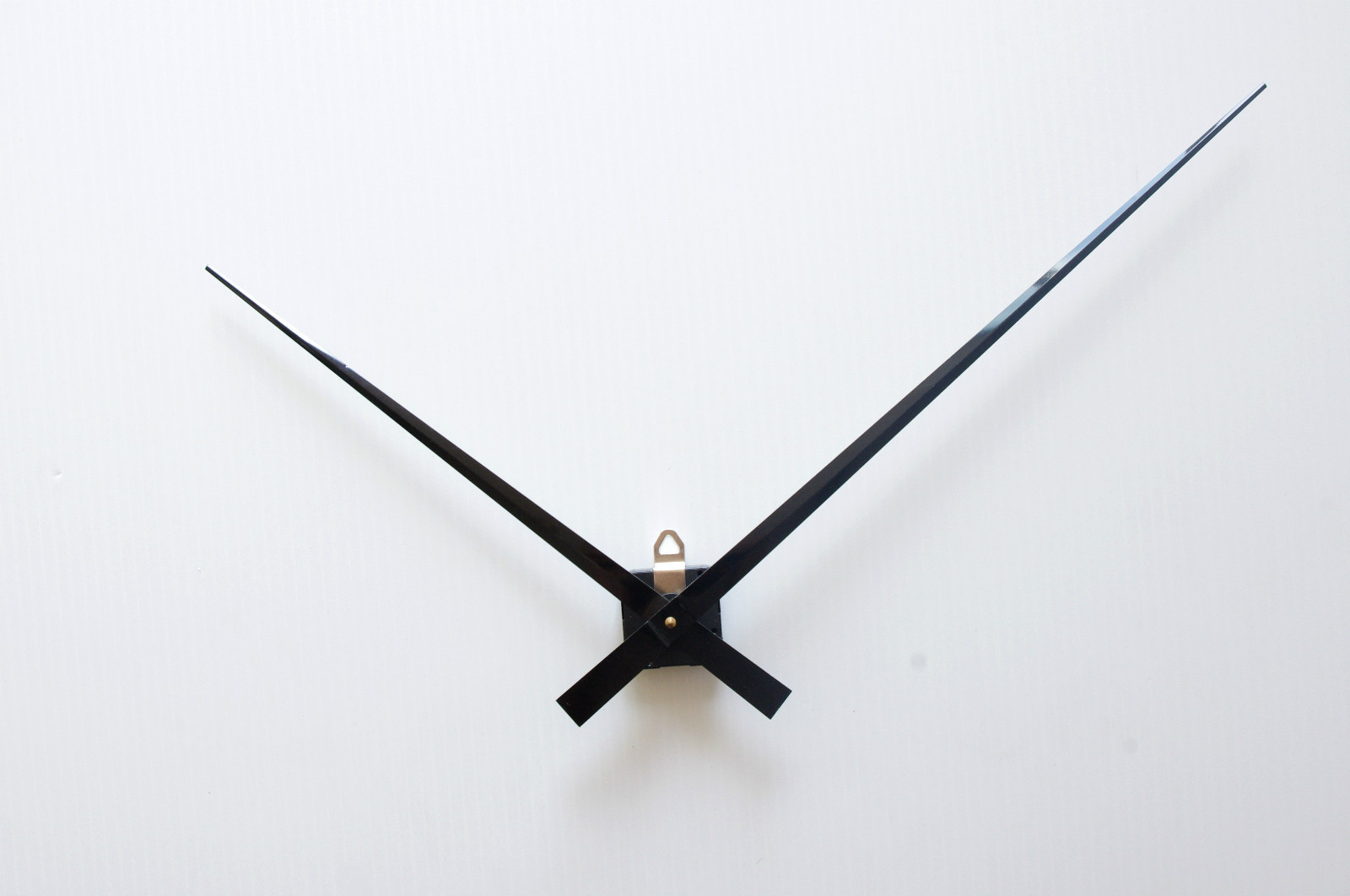 Horloge géante pendule au design épuré en alu brossé avec aiguilles géantes 41/52cm noir