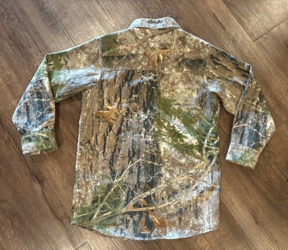 Cabela’s Outdoors Hunt Gear REALTREE EDGE  Long Sleeve Button Down Kids 6 - Image 3 of 3