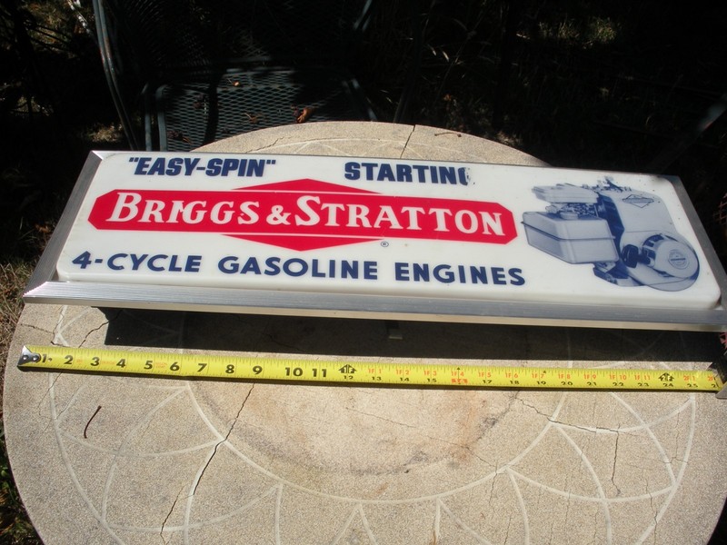VINTAGE BRIGGS AND STRATTON ENGINE WORKING LIGHTED ADVERTISING SIGN CHECK IT OUT